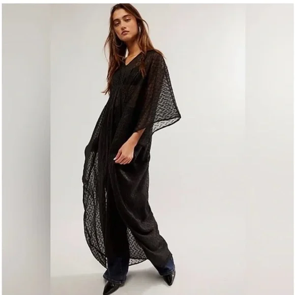 NWT FREE
PEOPLE Stevie
Sheer Kaftan
In Black MSRP
$98 - Picture 2 of 3